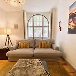 Luxury Vintage apartment with all the comforts of home at the city centre, next to Marquês de Pombal